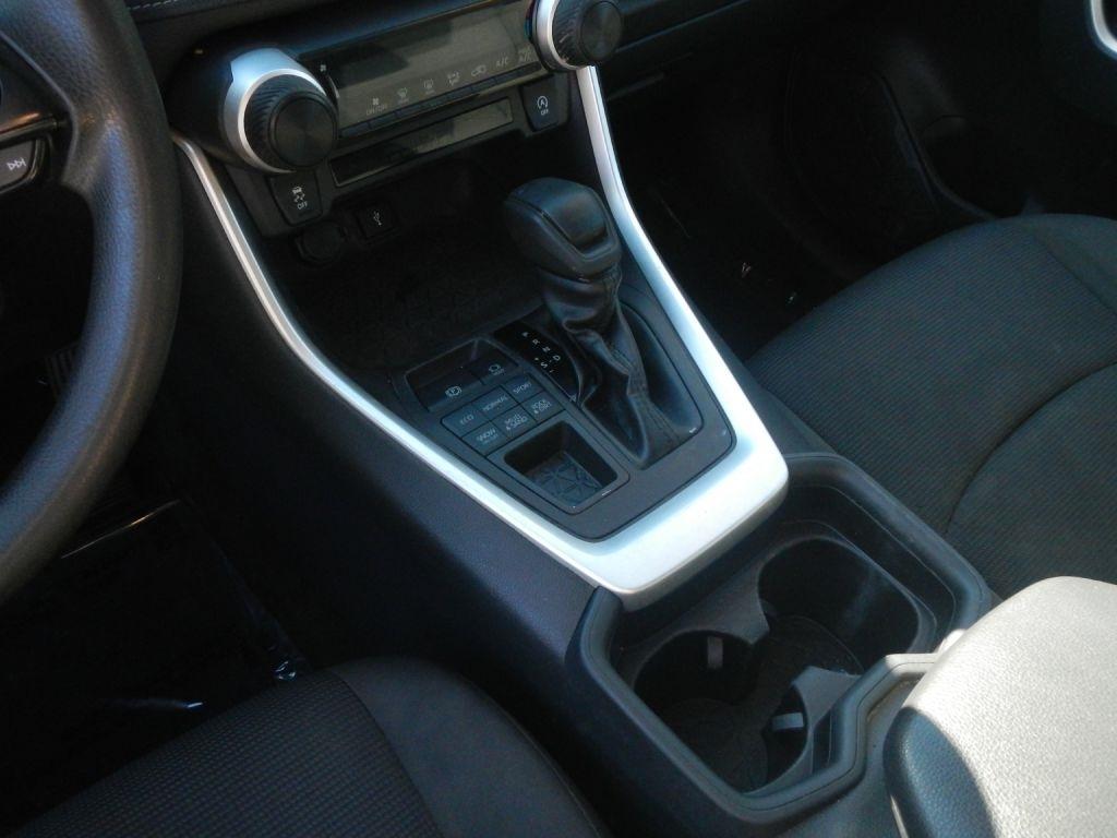 Toyota RAV4 LE AWD 2020