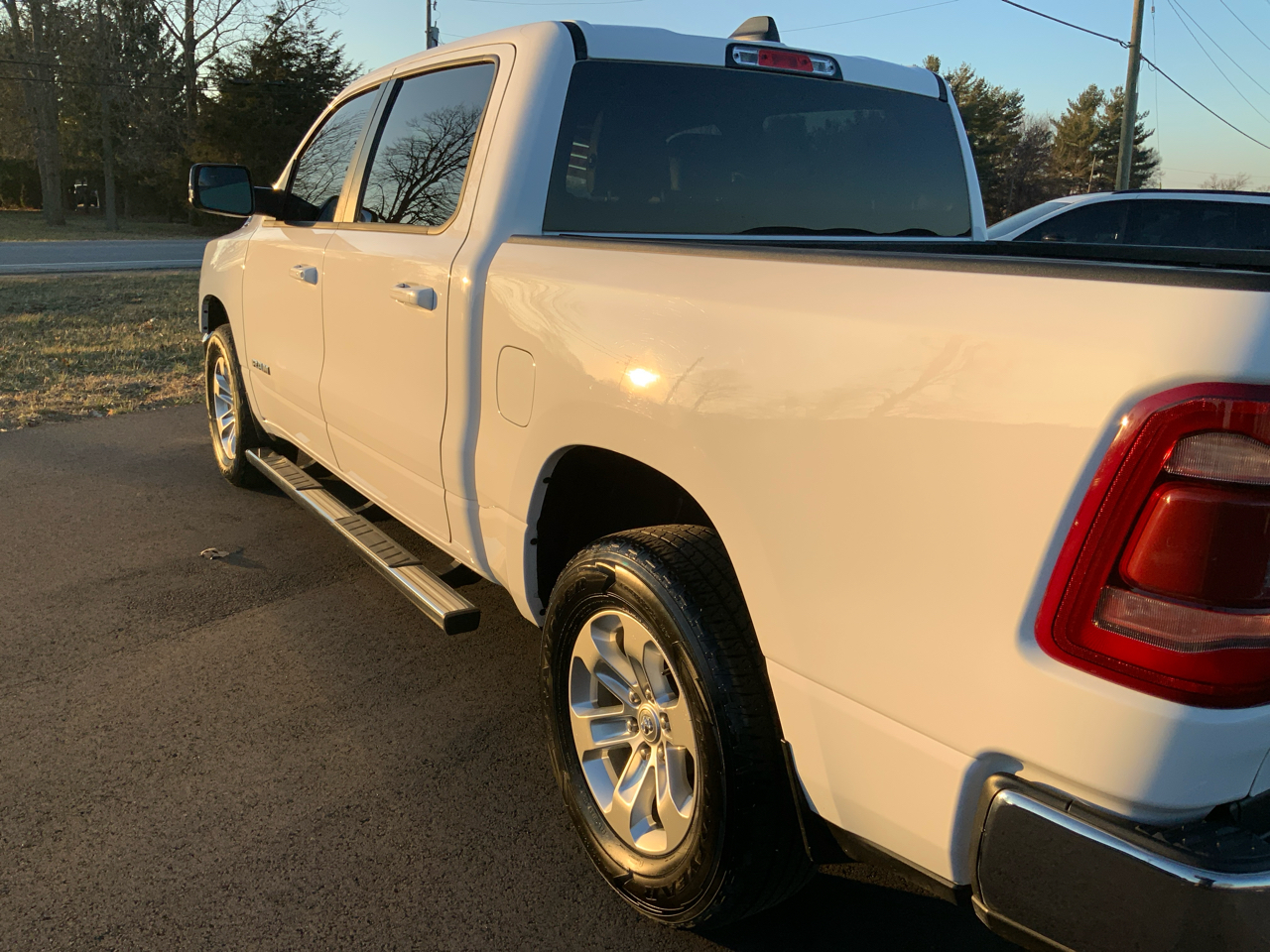 RAM 1500 Laramie Crew Cab SWB 4WD 2024