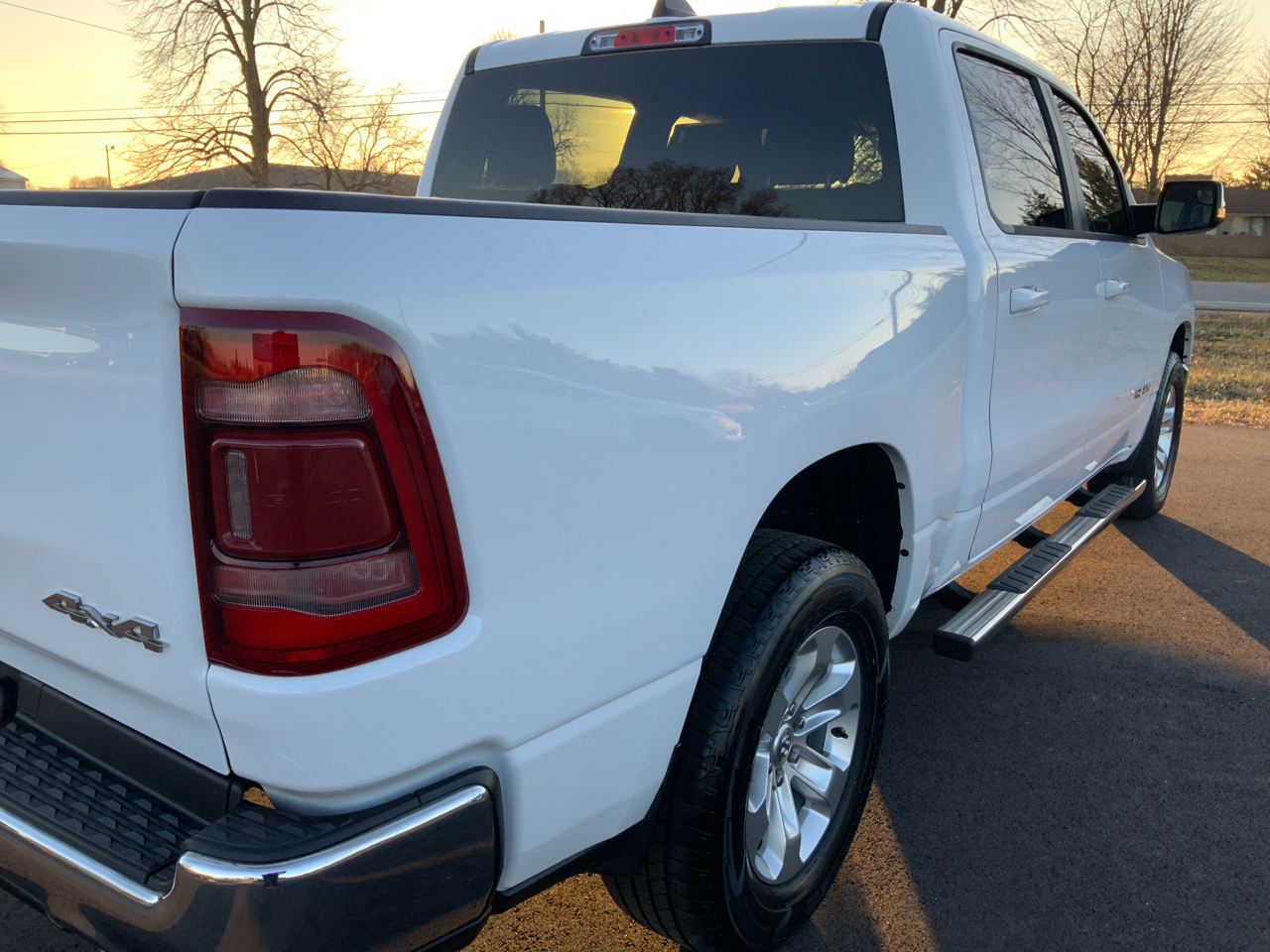 RAM 1500 Laramie Crew Cab SWB 4WD 2024