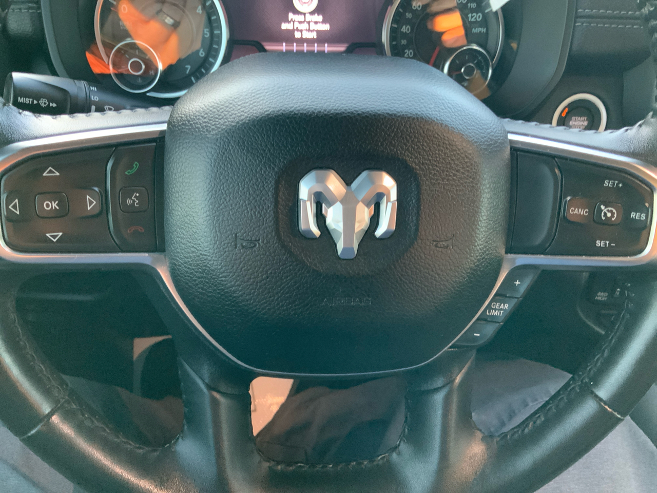 RAM 1500 Laramie Crew Cab SWB 4WD 2024