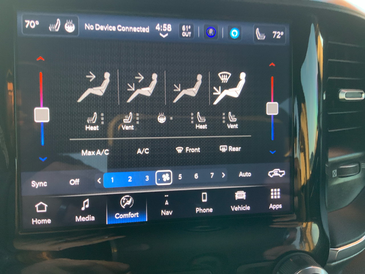 RAM 1500 Laramie Crew Cab SWB 4WD 2024