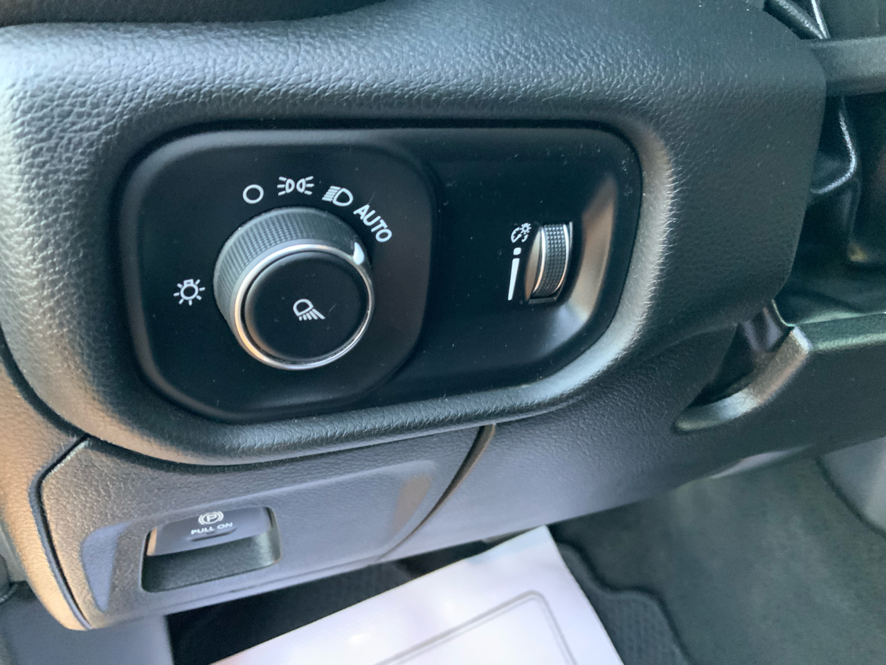 RAM 1500 Laramie Crew Cab SWB 4WD 2024