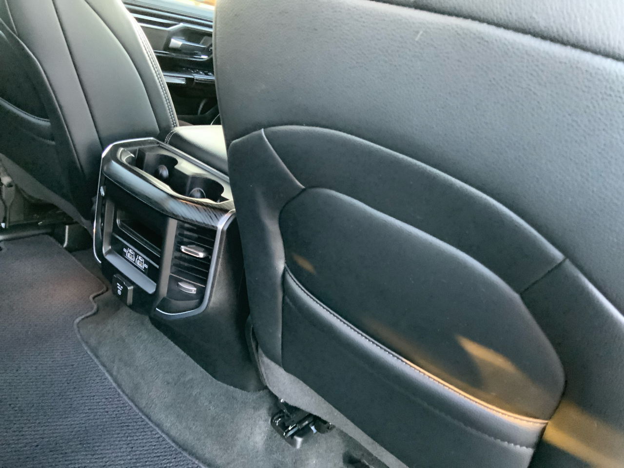 RAM 1500 Laramie Crew Cab SWB 4WD 2024