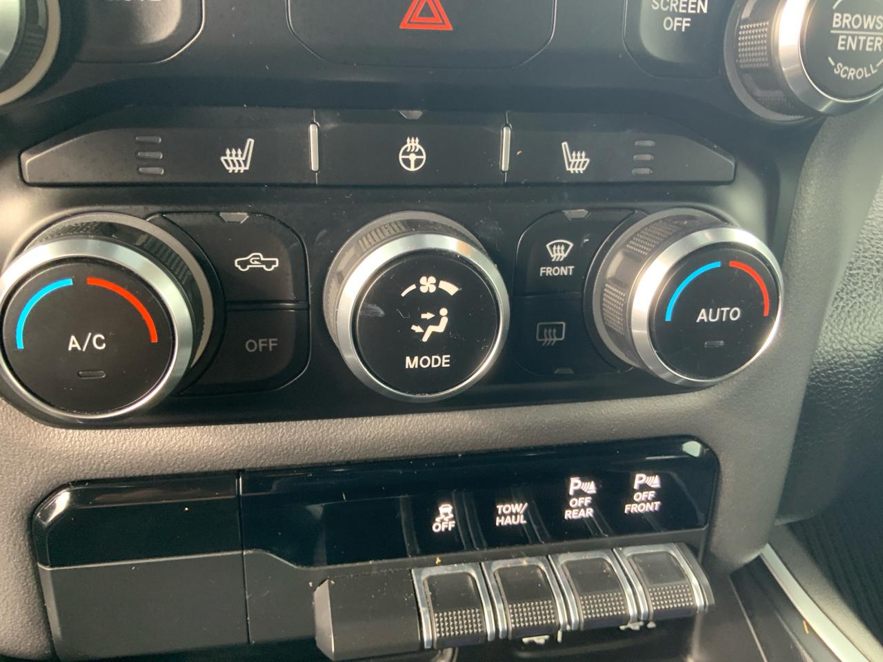 RAM 1500 Big Horn Crew Cab SWB 4WD 2020