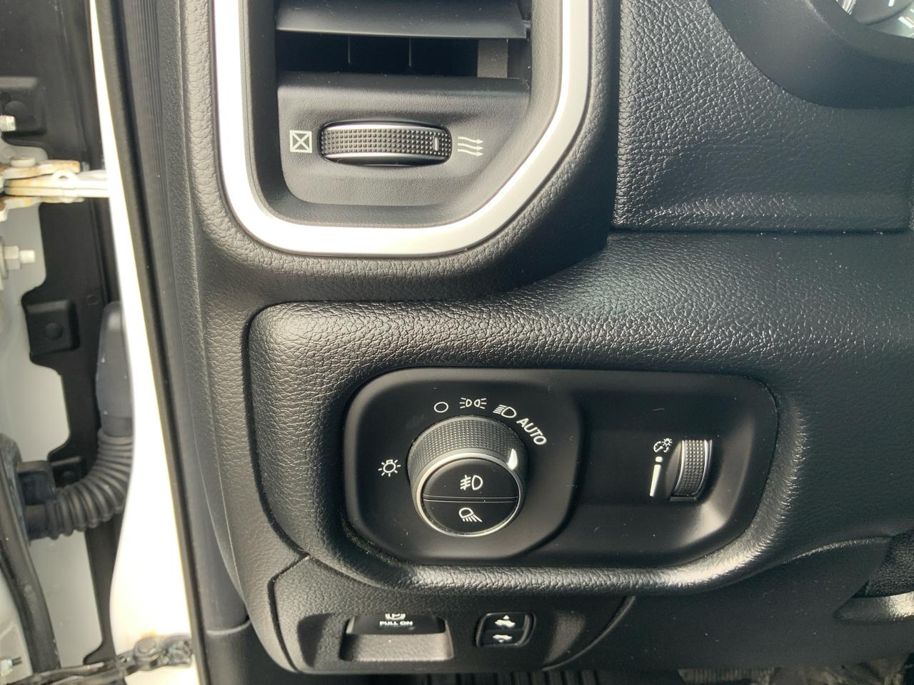 RAM 1500 Big Horn Crew Cab SWB 4WD 2020