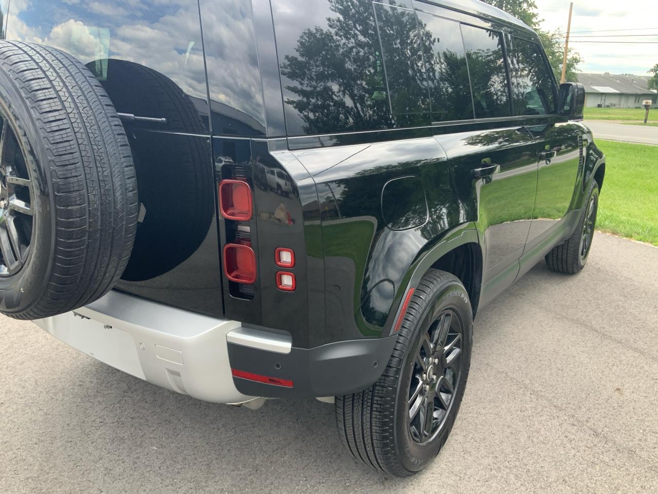 Land Rover Defender P300 110 S 2025