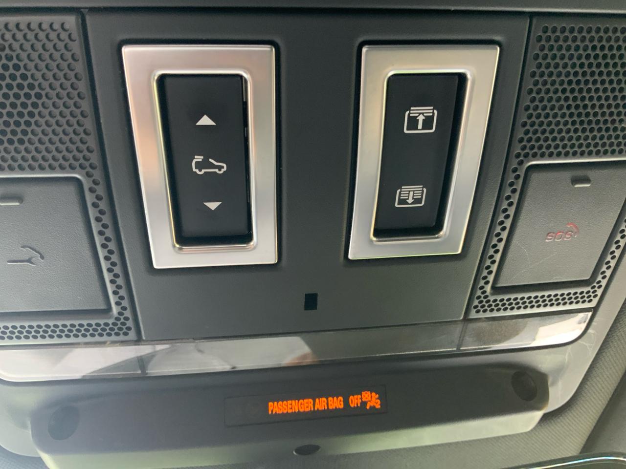 Land Rover Defender P300 110 S 2025