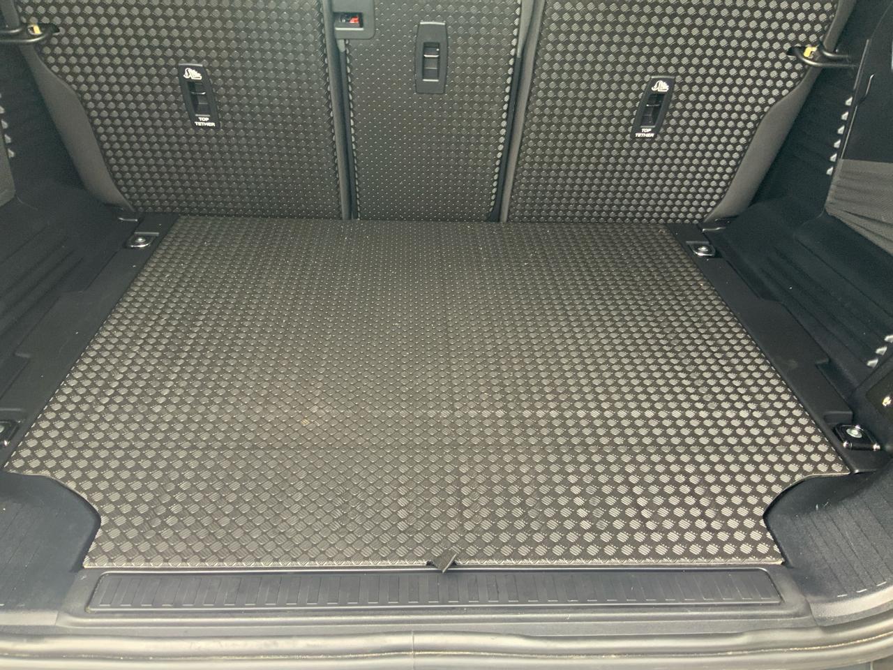 Land Rover Defender P300 110 S 2025