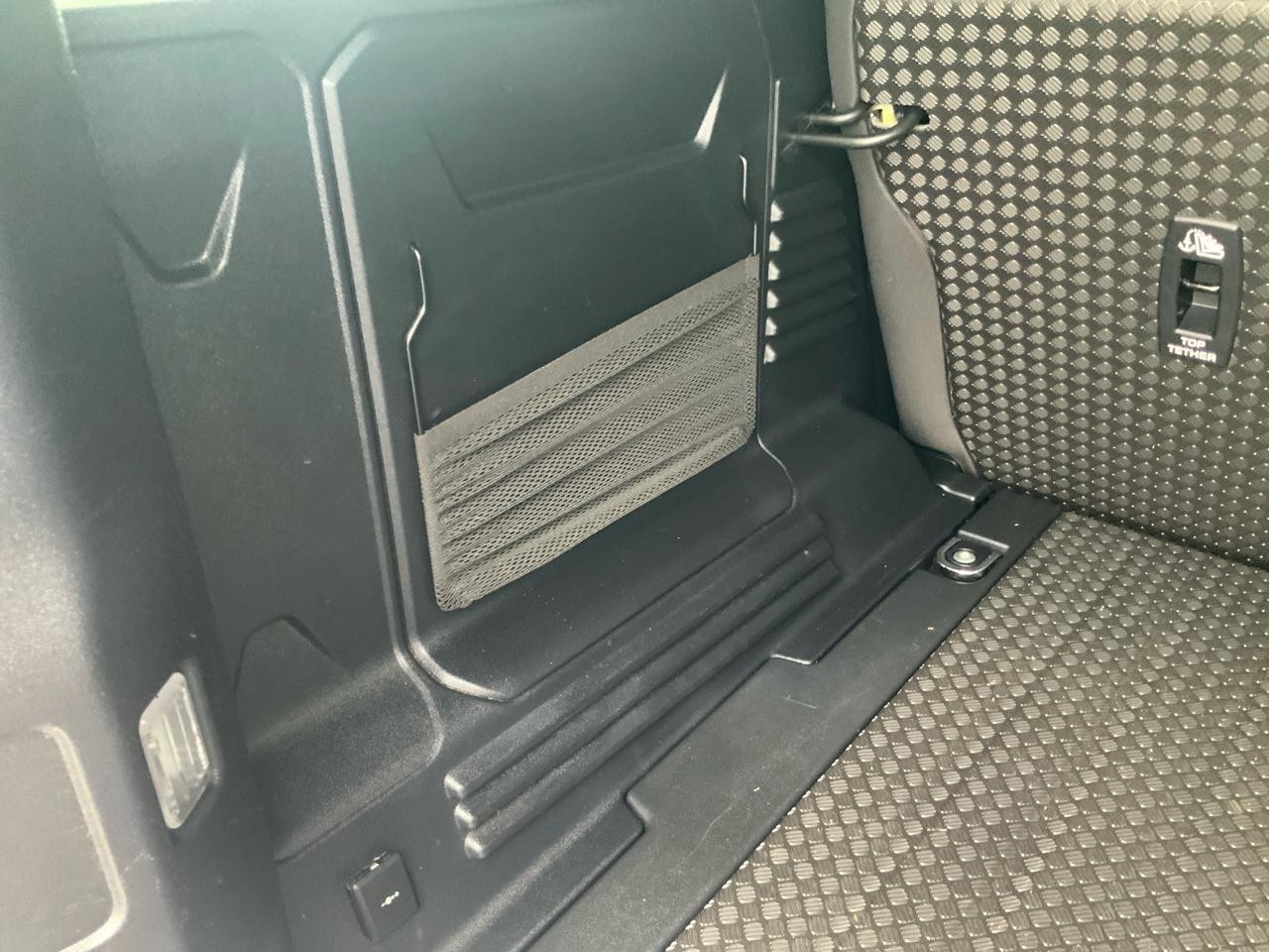 Land Rover Defender P300 110 S 2025