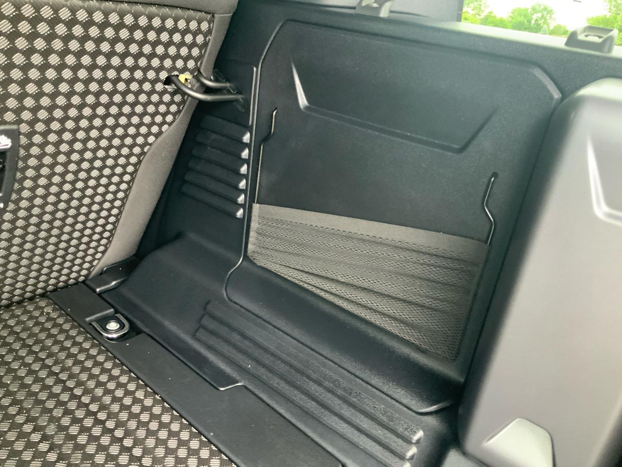 Land Rover Defender P300 110 S 2025