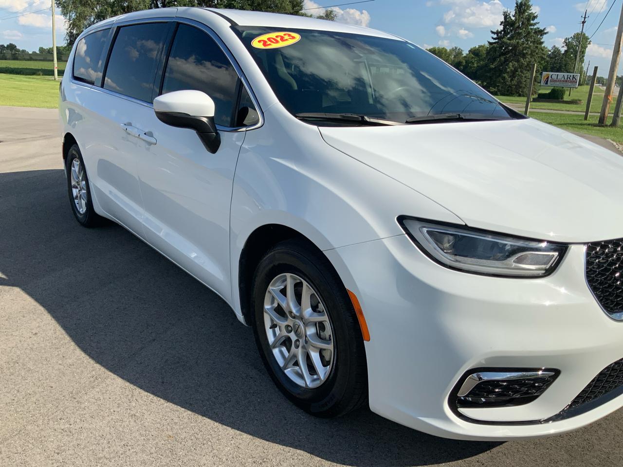 Chrysler Pacifica Touring L 2023