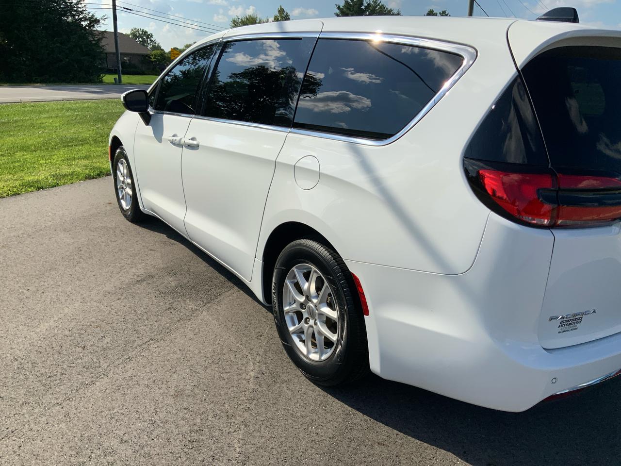 Chrysler Pacifica Touring L 2023