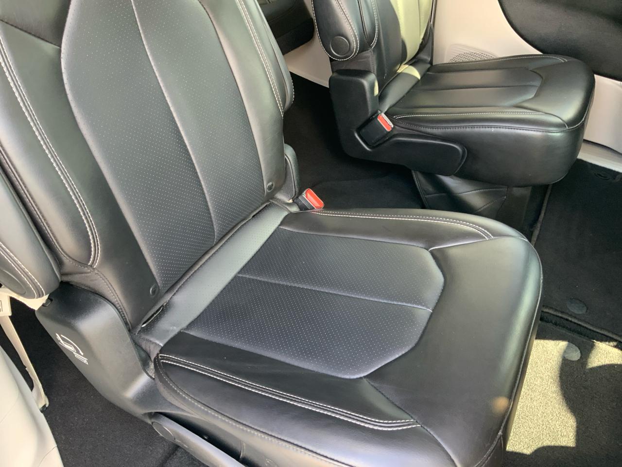 Chrysler Pacifica Touring L 2023