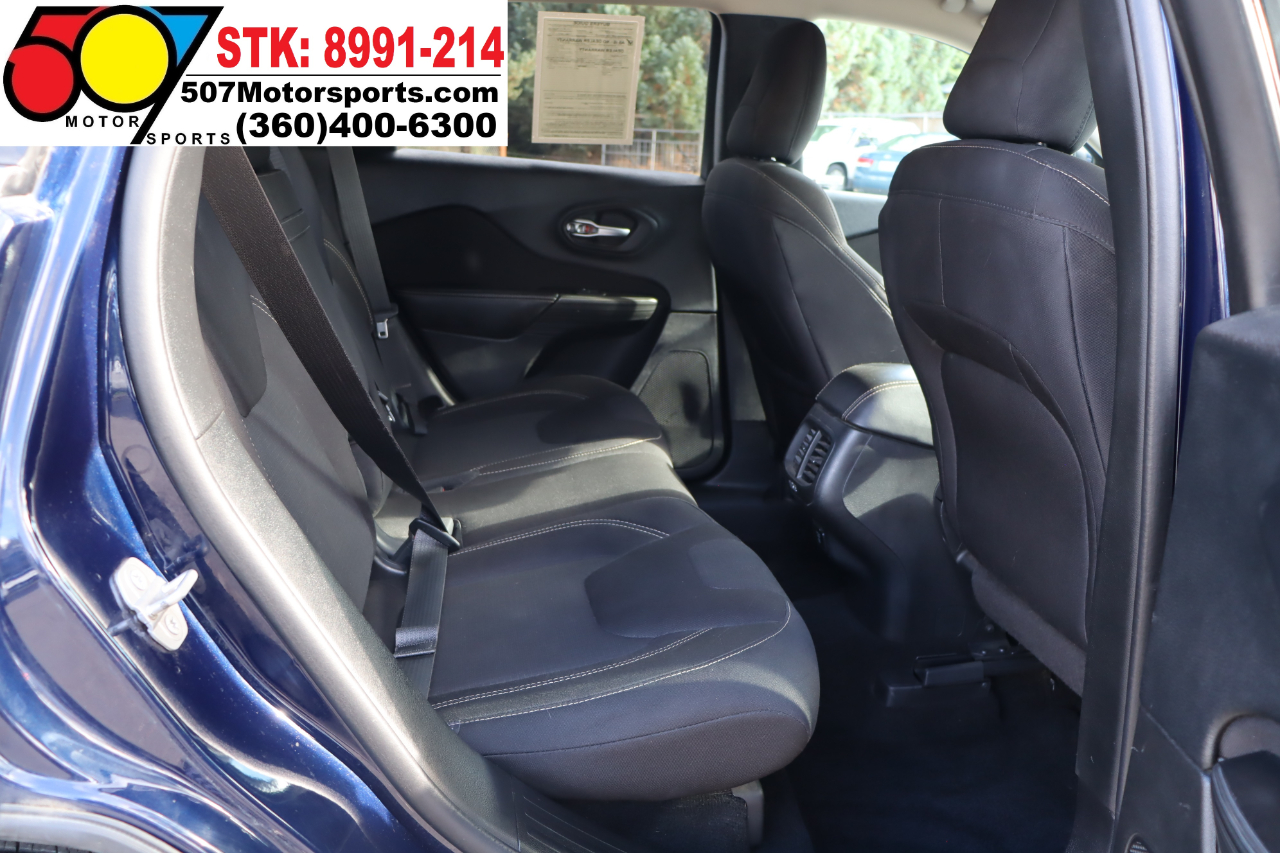 2015 Jeep Cherokee Latitude photo 11