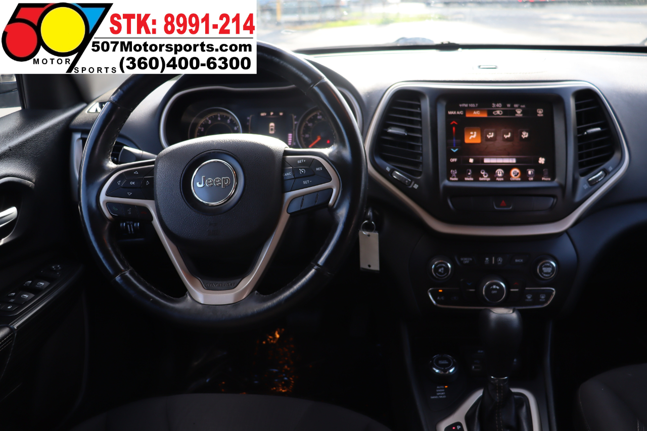 2015 Jeep Cherokee Latitude photo 12