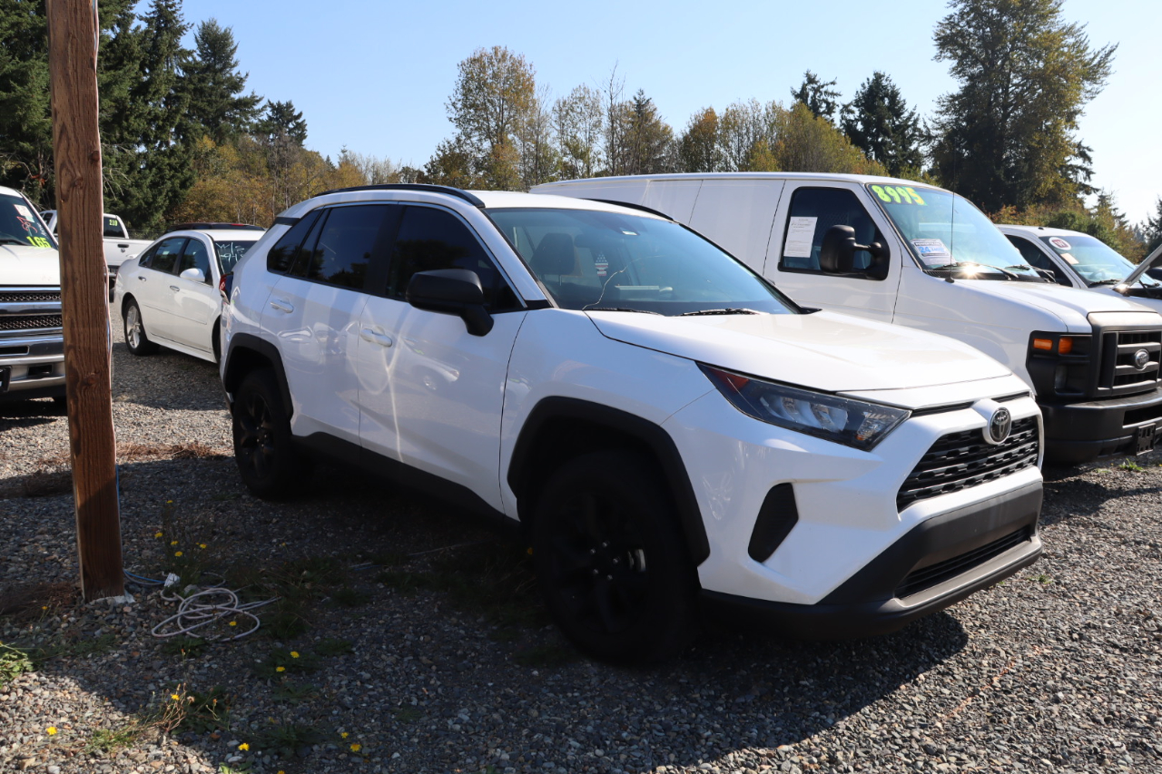 Toyota RAV4 LE 2021