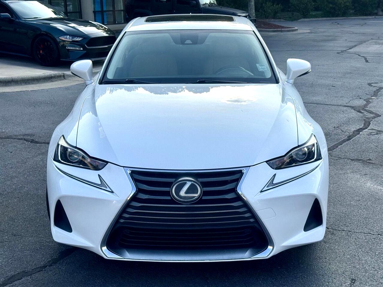 2017 Lexus IS 200t photo 4
