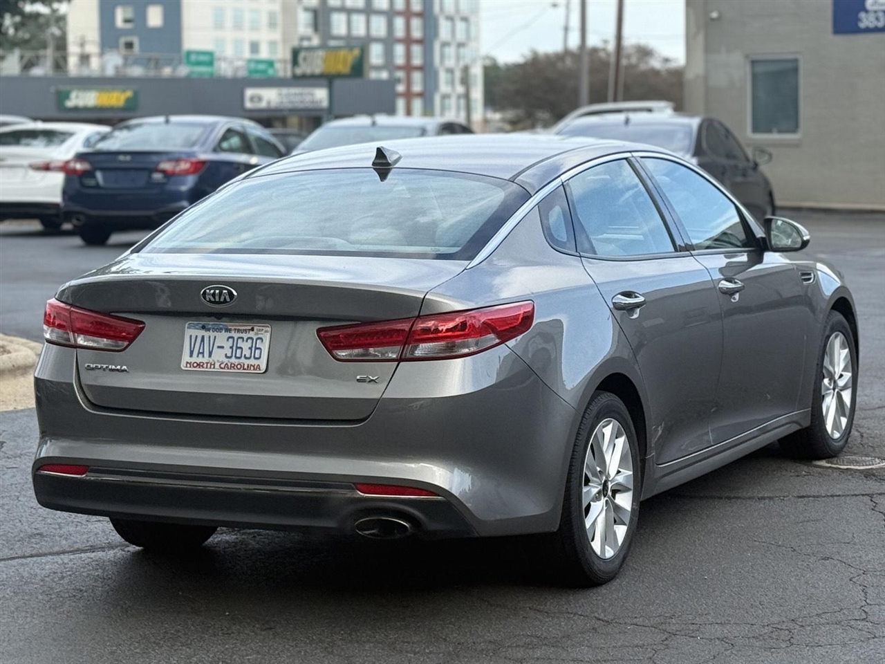 2017 Kia Optima EX photo 4