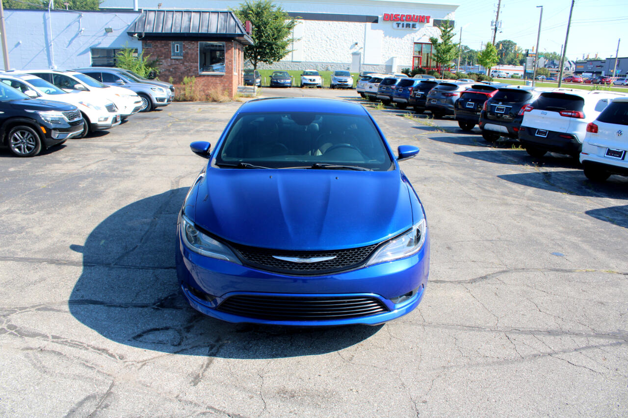 2016 Chrysler 200 C photo 4