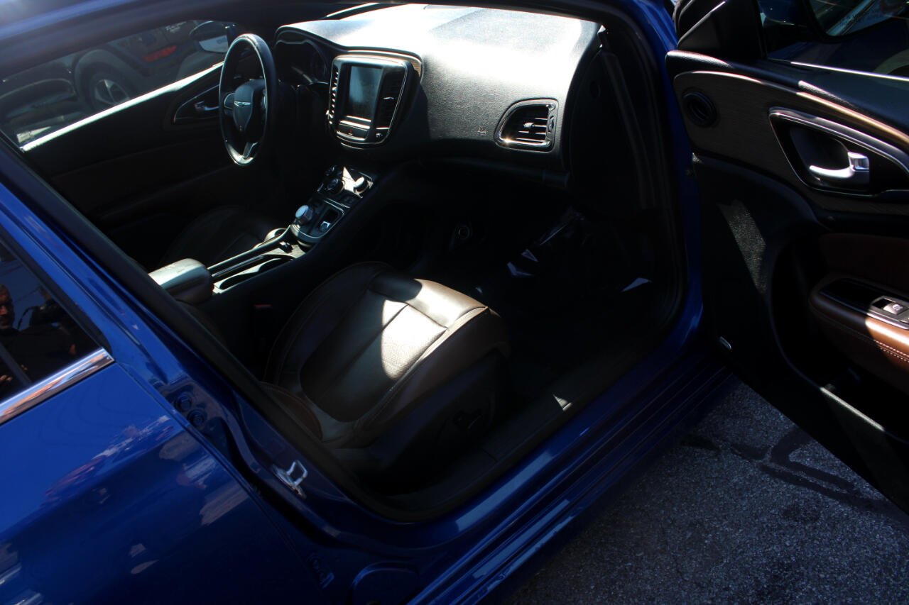 2016 Chrysler 200 C photo 9