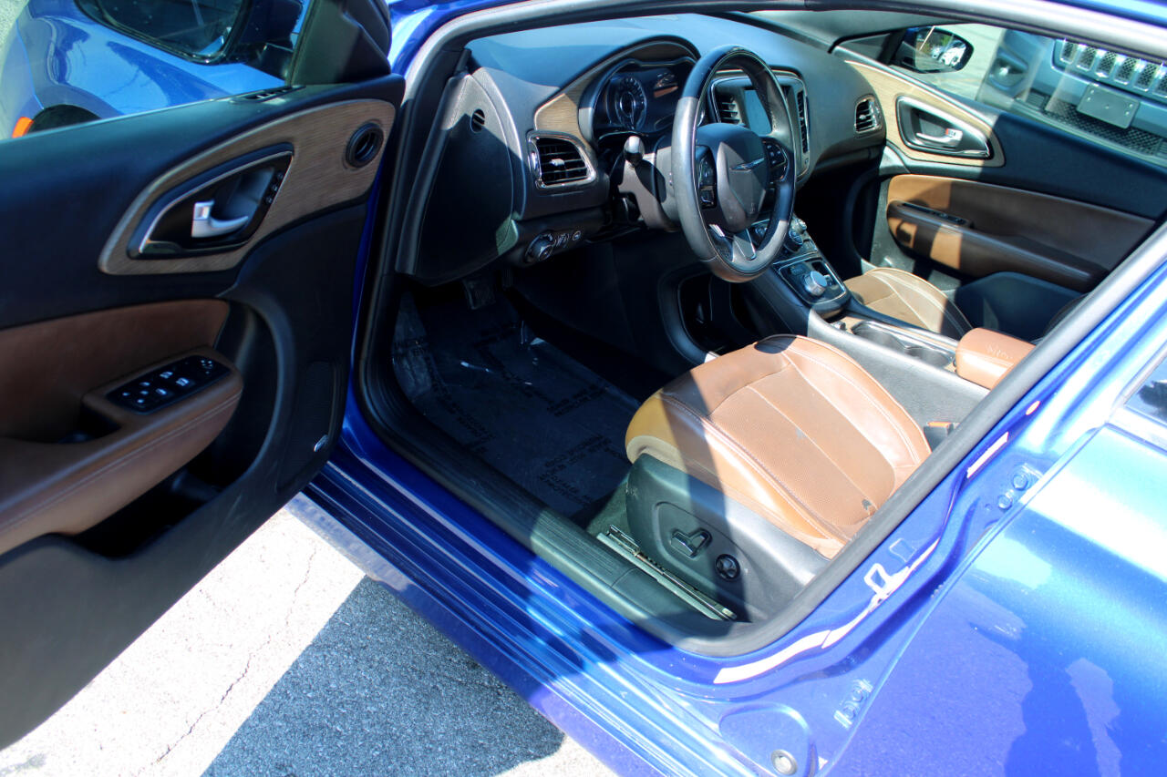 2016 Chrysler 200 C photo 18