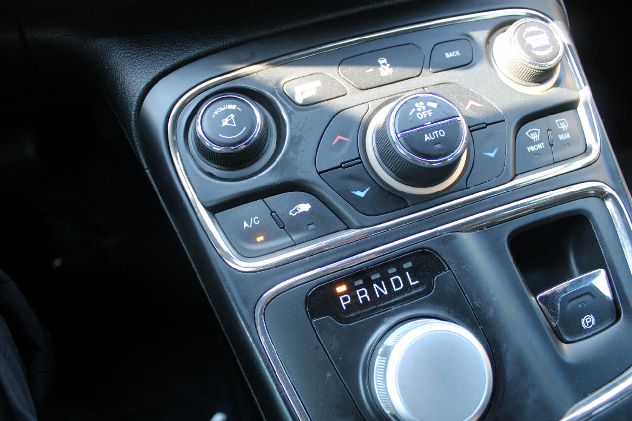2016 Chrysler 200 C photo 23