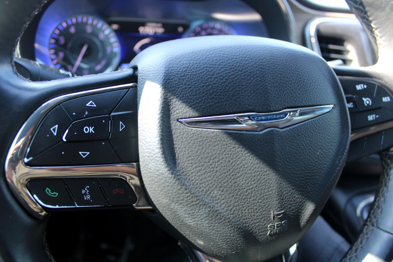 2016 Chrysler 200 C photo 28
