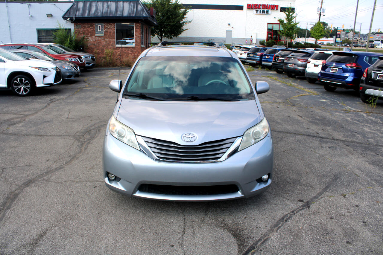 2012 Toyota Sienna XLE photo 2