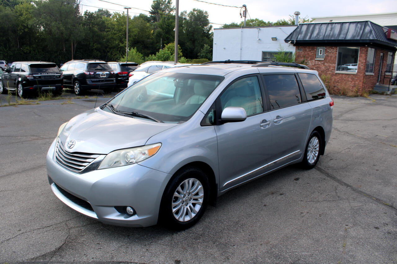 2012 Toyota Sienna XLE photo 3