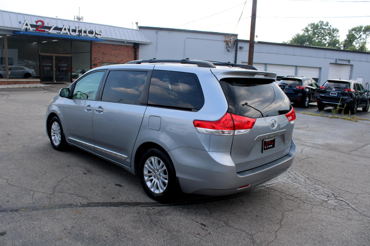 2012 Toyota Sienna XLE photo 4