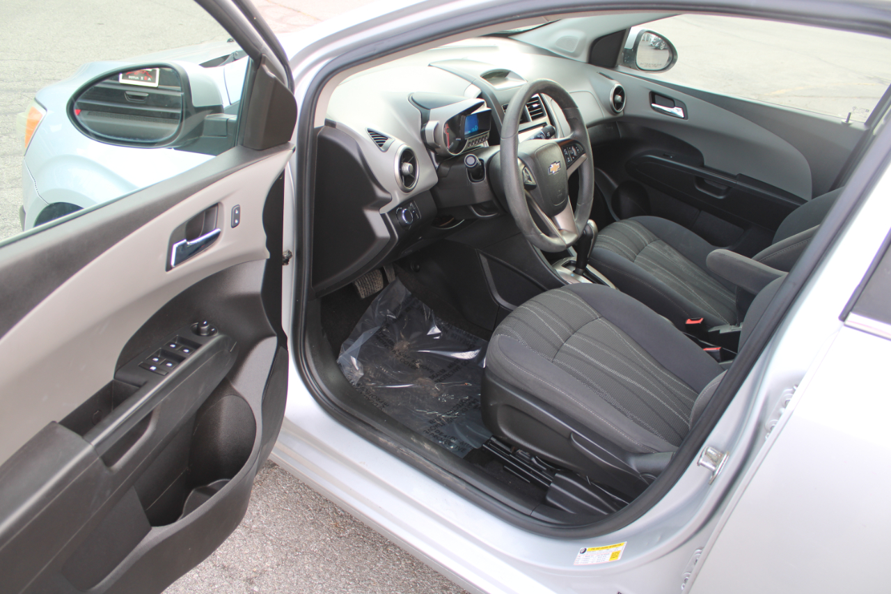 Chevrolet Sonic 4dr Sdn Auto LT 2016 Chevrolet Sonic 4dr Sdn Auto LT 2016