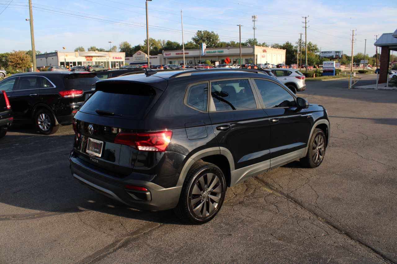 2022 Volkswagen Taos S photo 2