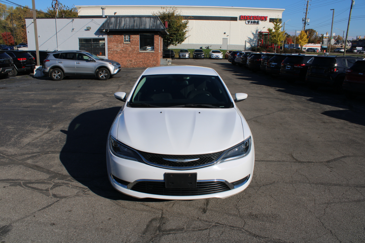 Chrysler 200 4dr Sdn Limited FWD 2015 Chrysler 200 4dr Sdn Limited FWD 2015