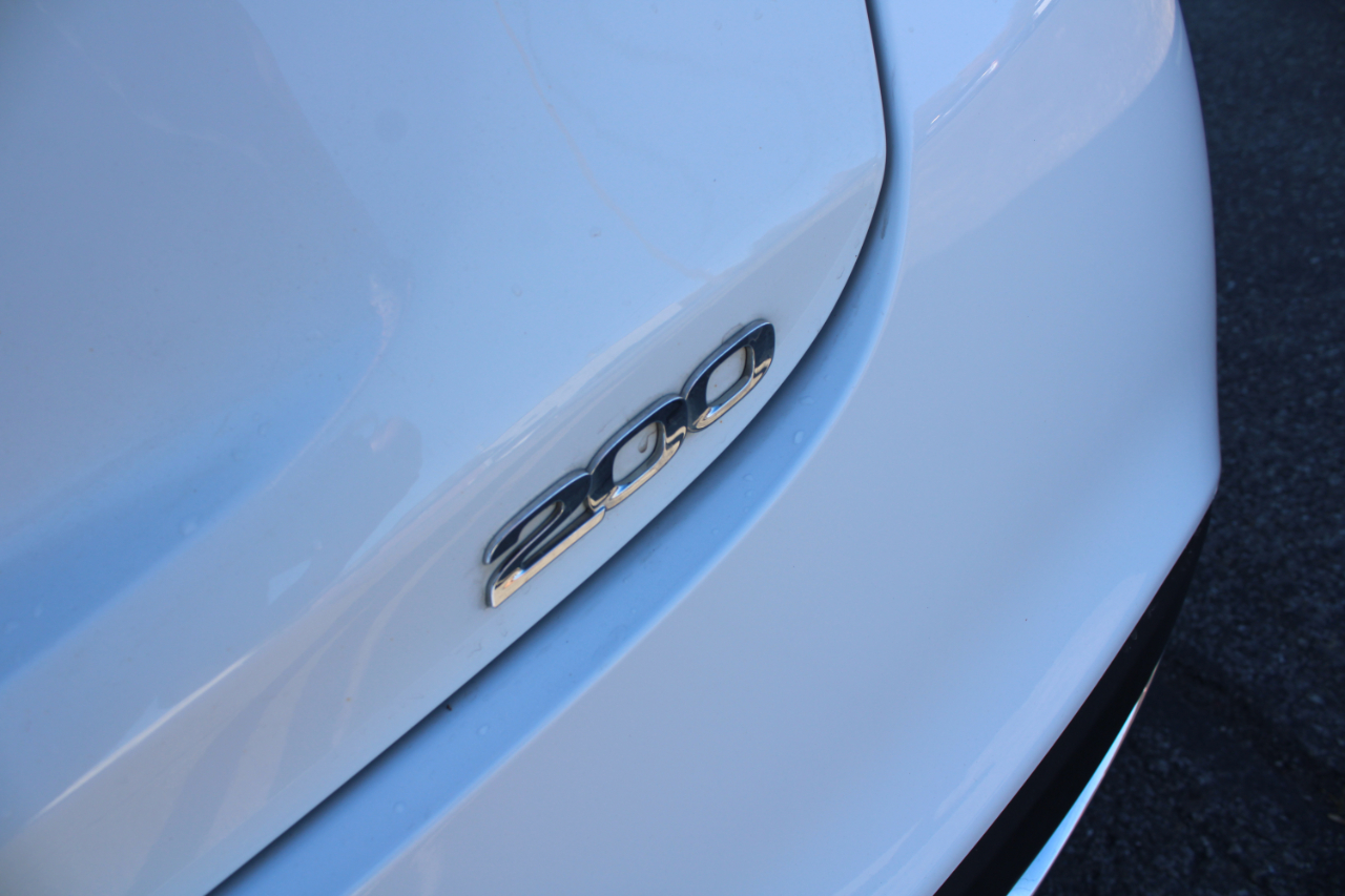 Chrysler 200 4dr Sdn Limited FWD 2015 Chrysler 200 4dr Sdn Limited FWD 2015