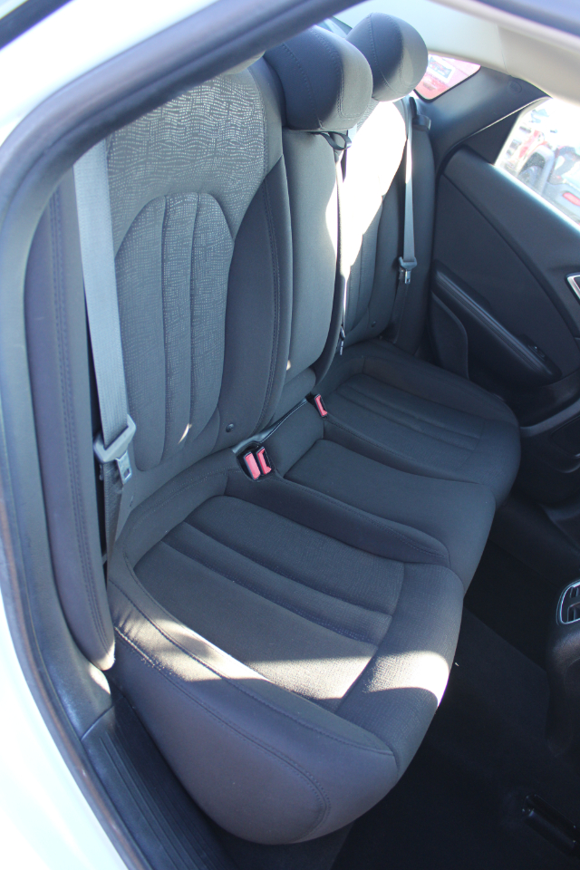 Chrysler 200 4dr Sdn Limited FWD 2015 Chrysler 200 4dr Sdn Limited FWD 2015