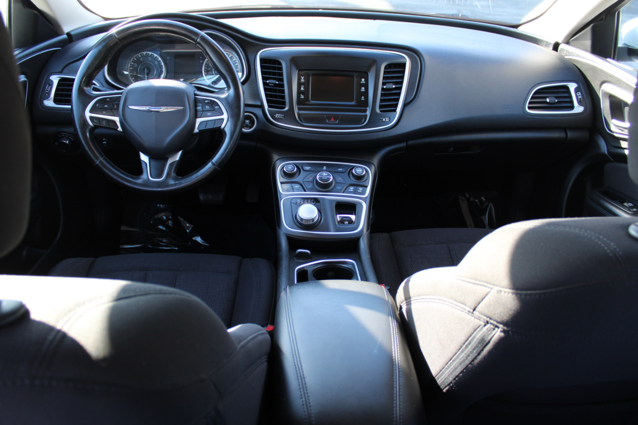 Chrysler 200 4dr Sdn Limited FWD 2015 Chrysler 200 4dr Sdn Limited FWD 2015