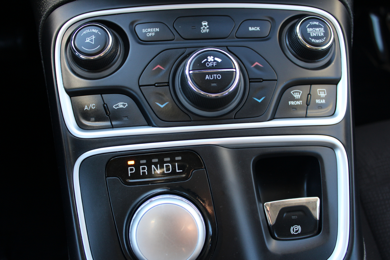 Chrysler 200 4dr Sdn Limited FWD 2015 Chrysler 200 4dr Sdn Limited FWD 2015