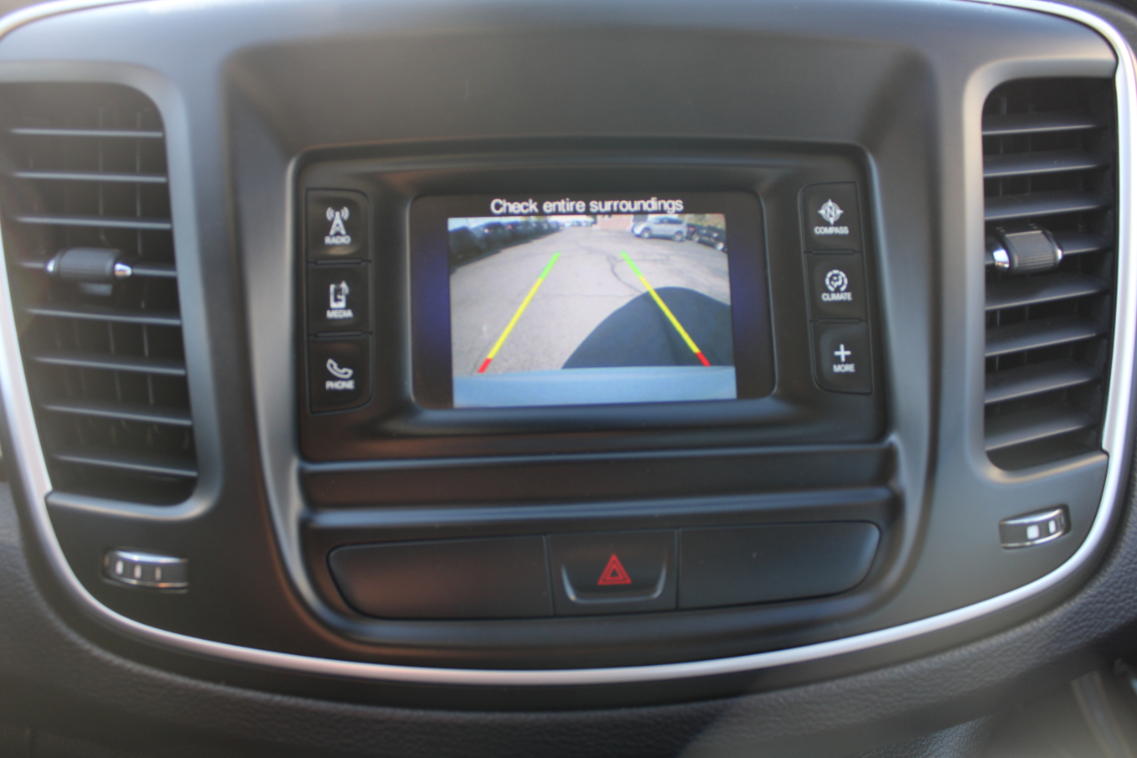 Chrysler 200 4dr Sdn Limited FWD 2015 Chrysler 200 4dr Sdn Limited FWD 2015