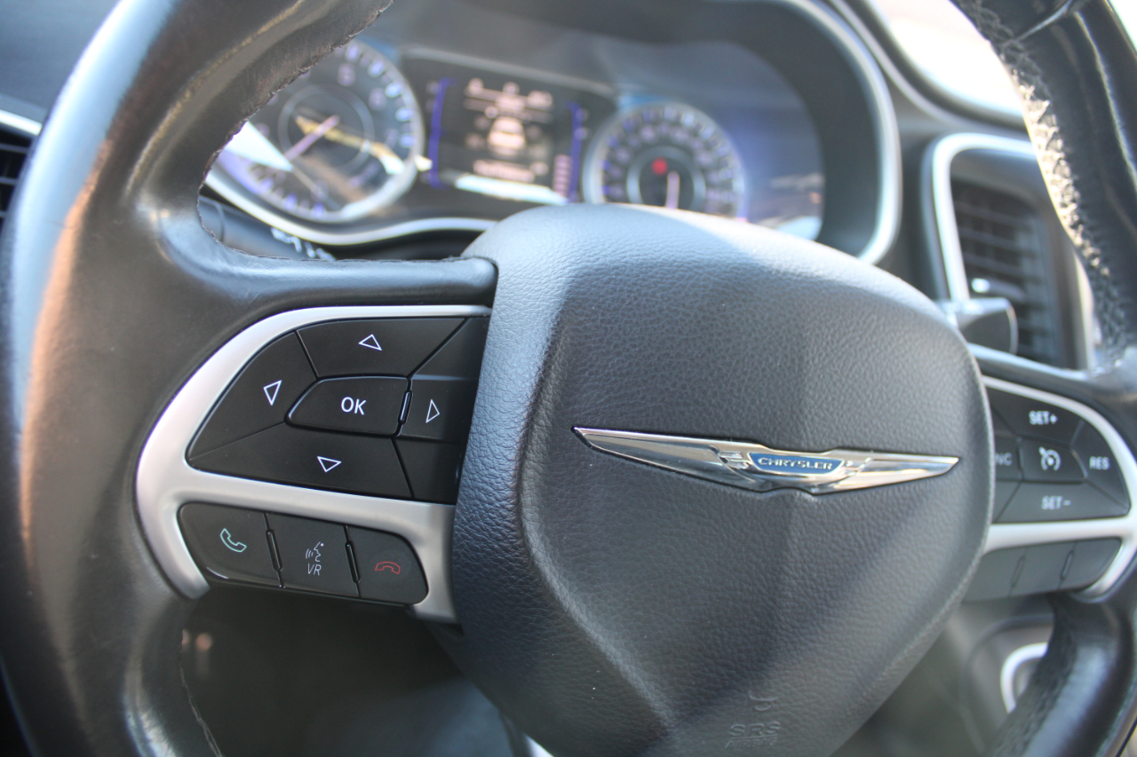 Chrysler 200 4dr Sdn Limited FWD 2015 Chrysler 200 4dr Sdn Limited FWD 2015