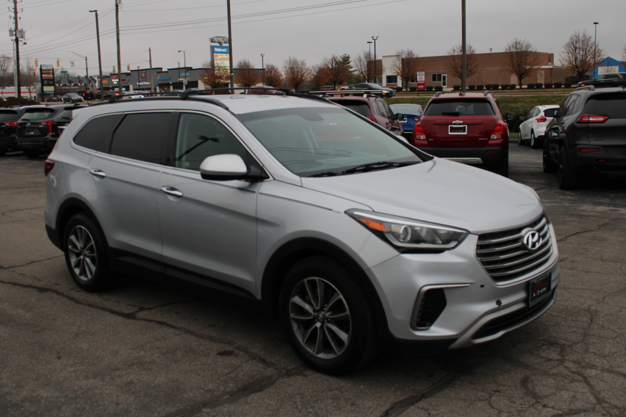 2017 Hyundai Santa Fe SE photo 2