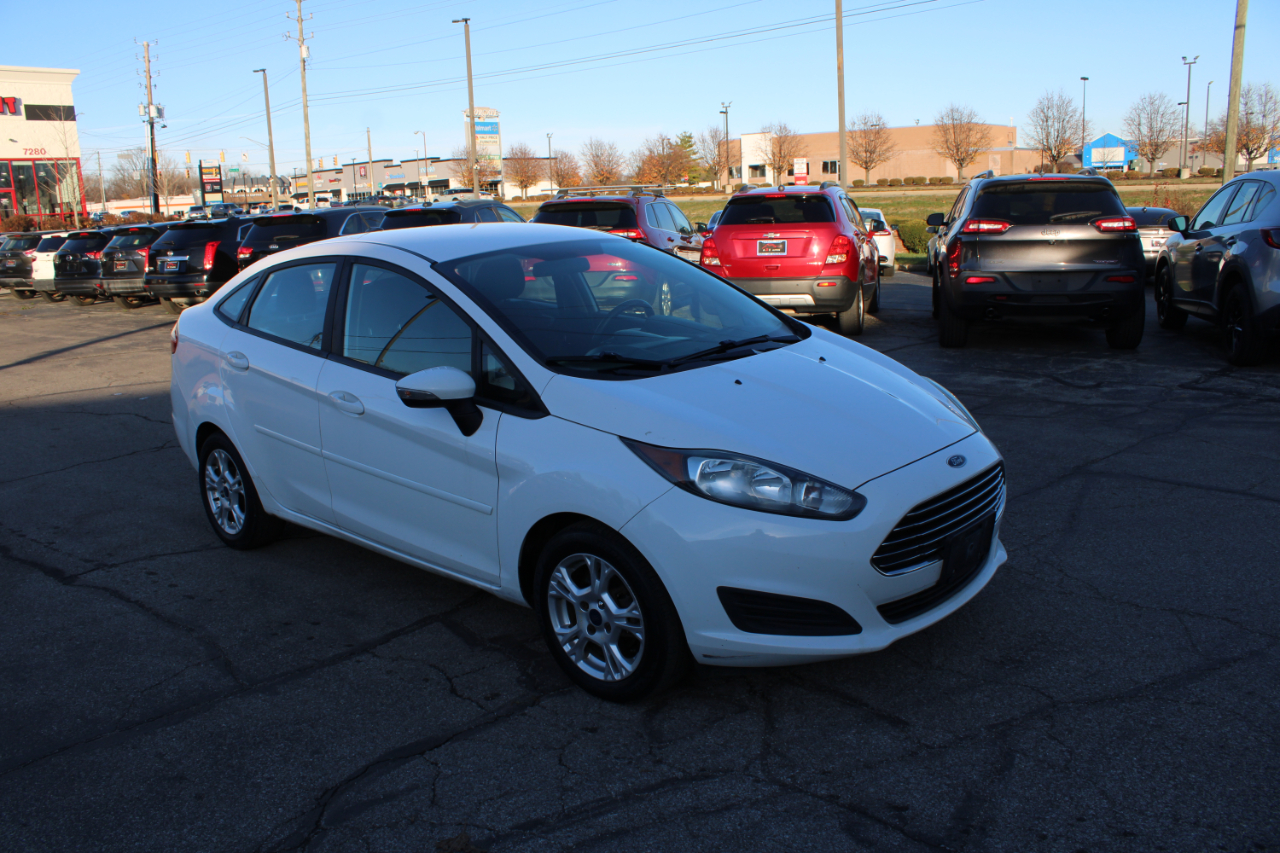 2015 Ford Fiesta SE photo 3