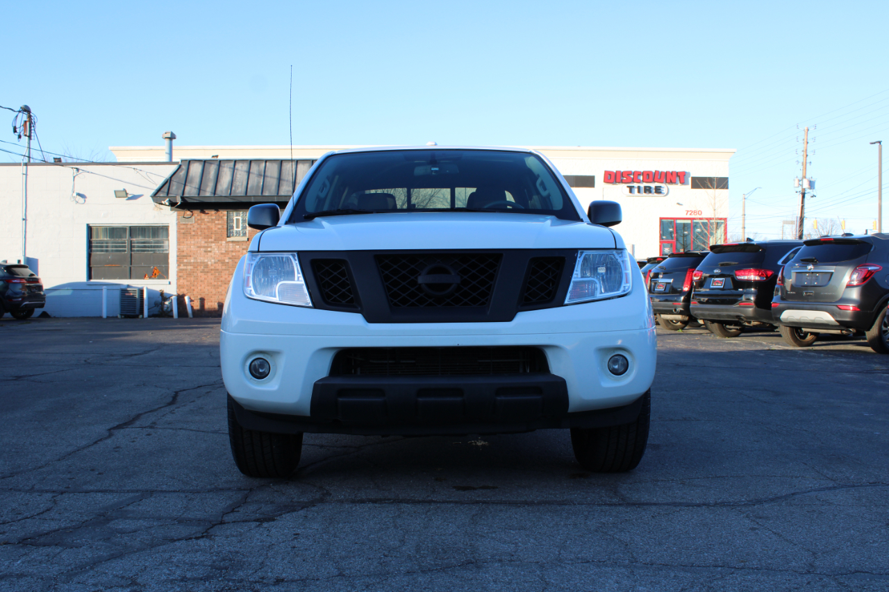 2015 Nissan Frontier Crew Cab SV photo 2