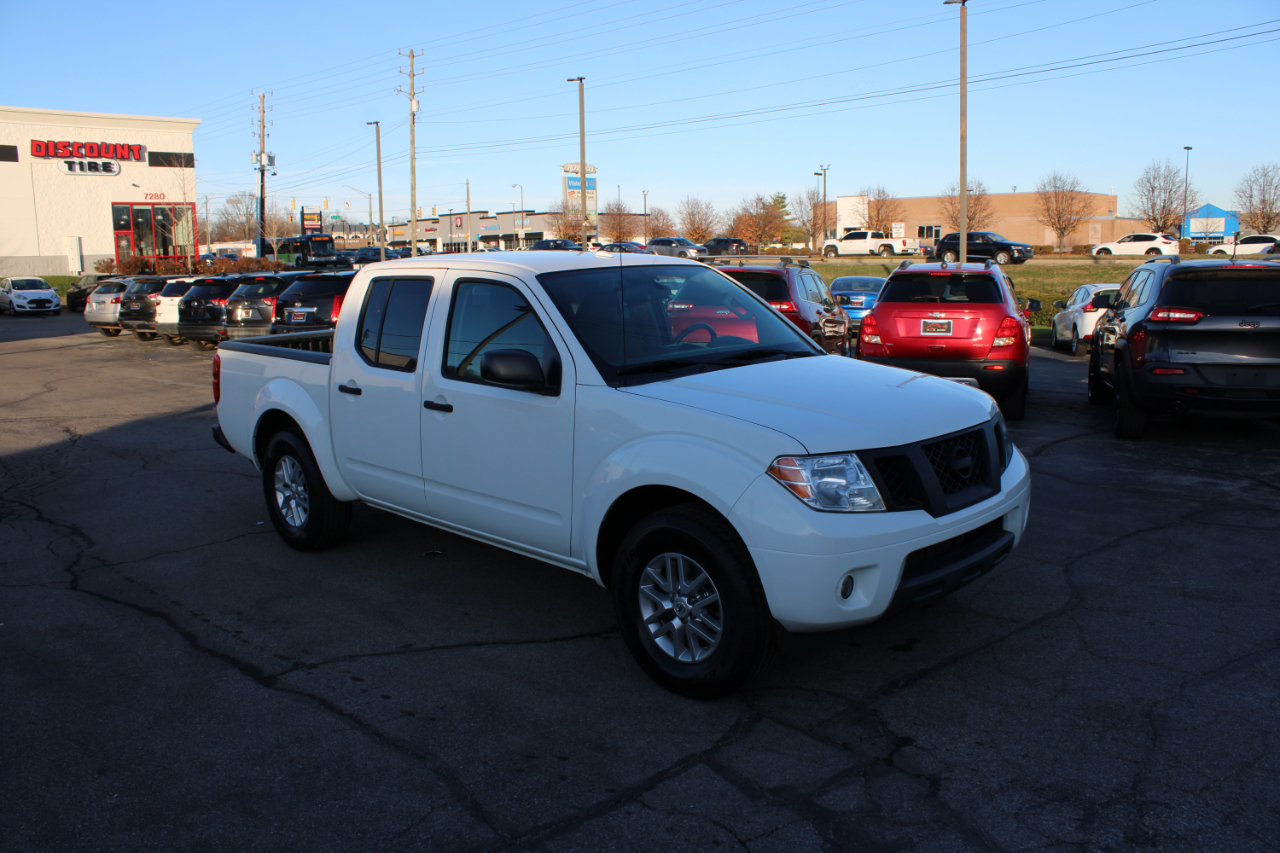 2015 Nissan Frontier Crew Cab SV photo 3