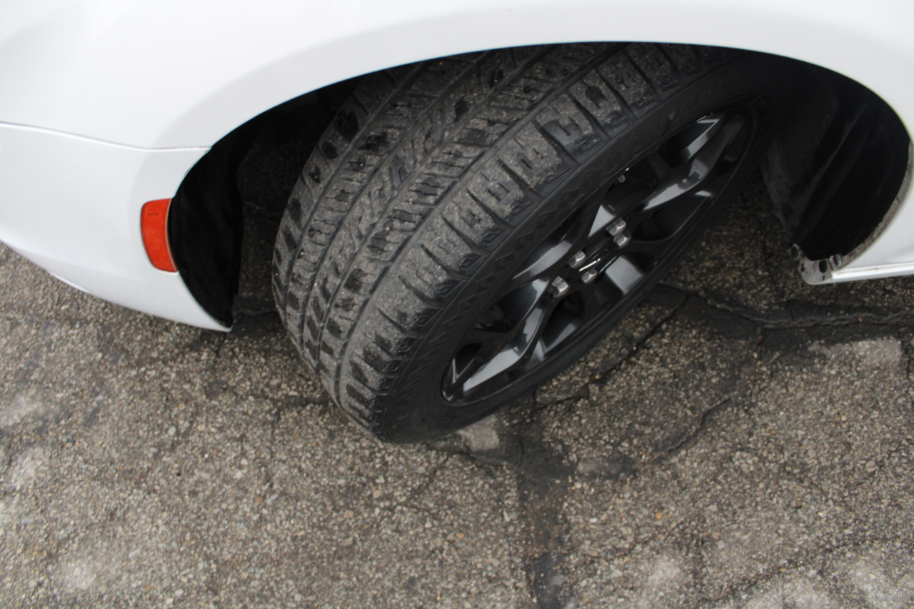 2020 Chrysler 300 photo 2