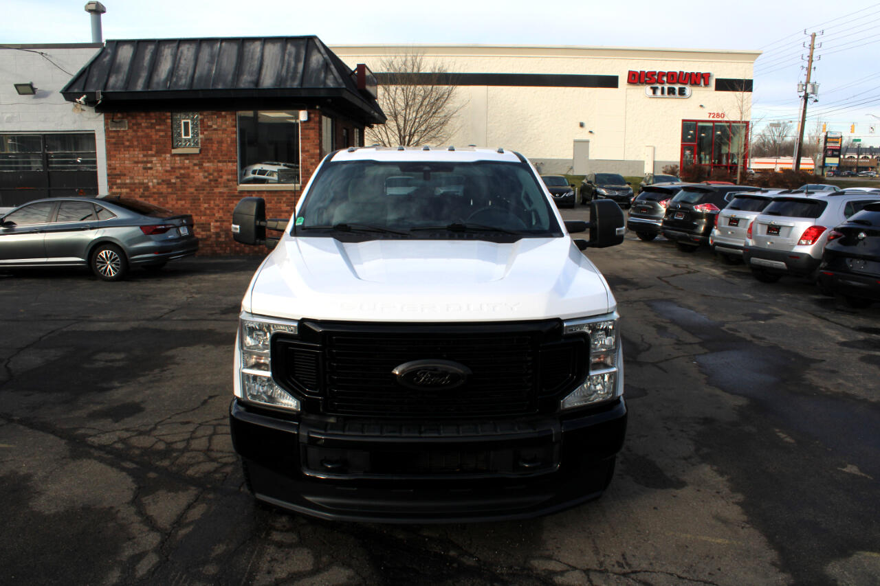 Ford Super Duty F-350 DRW XL 4WD Crew Cab 8' Box 2022