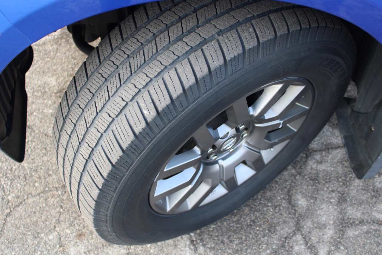 Nissan Frontier 4WD Crew Cab SWB Auto SV 2012