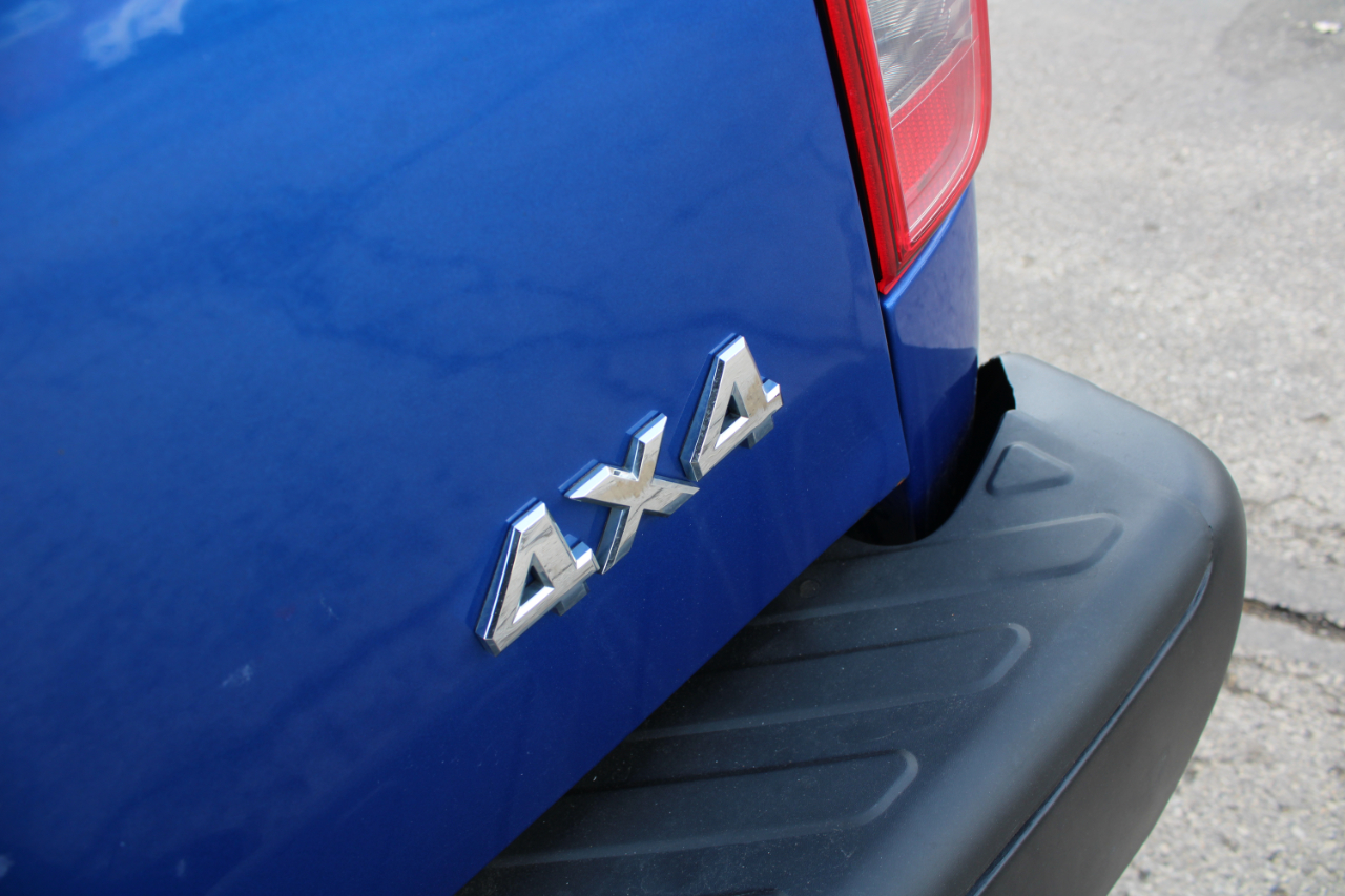 Nissan Frontier 4WD Crew Cab SWB Auto SV 2012