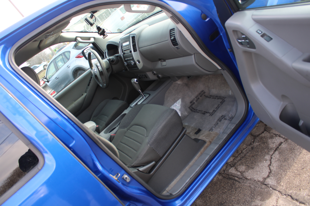 Nissan Frontier 4WD Crew Cab SWB Auto SV 2012