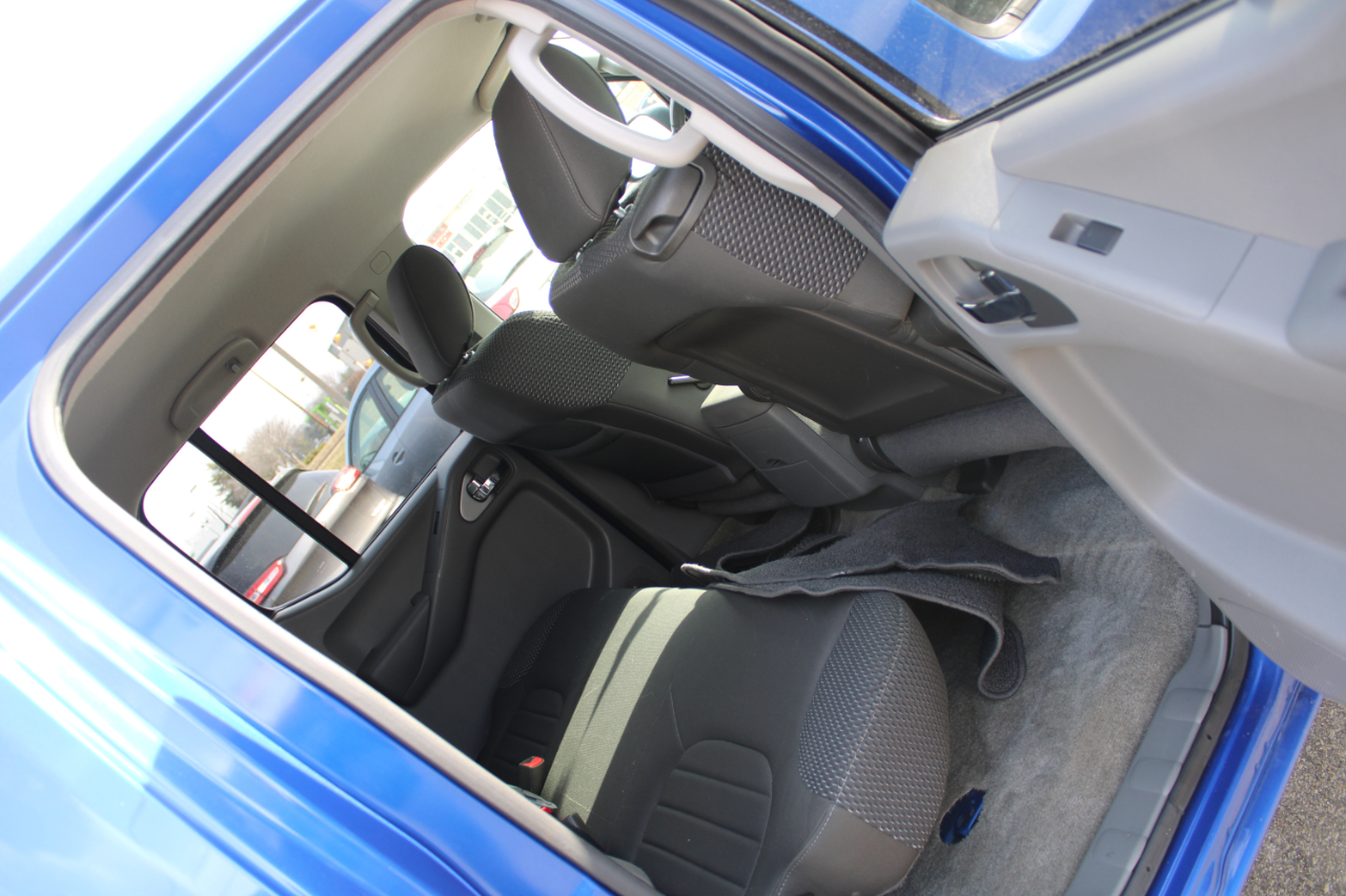 Nissan Frontier 4WD Crew Cab SWB Auto SV 2012