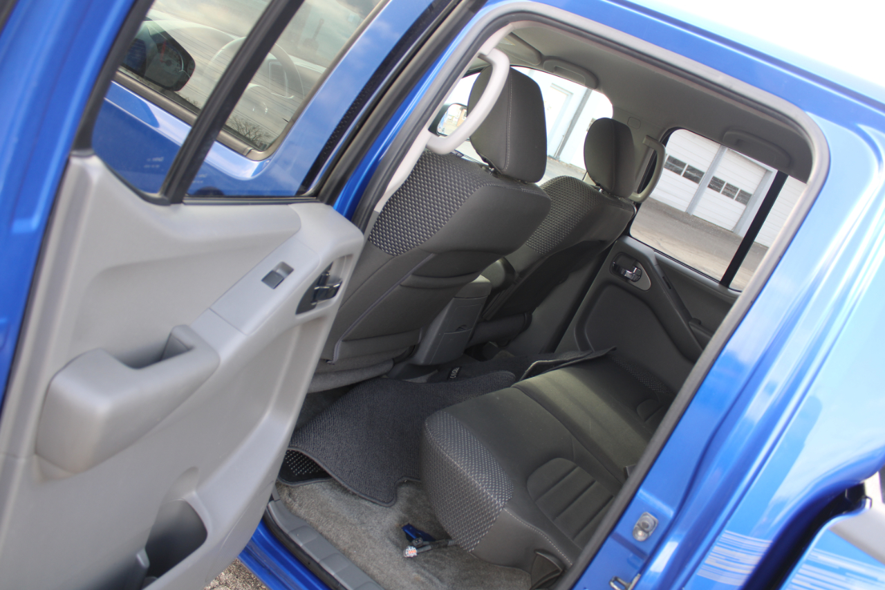 Nissan Frontier 4WD Crew Cab SWB Auto SV 2012